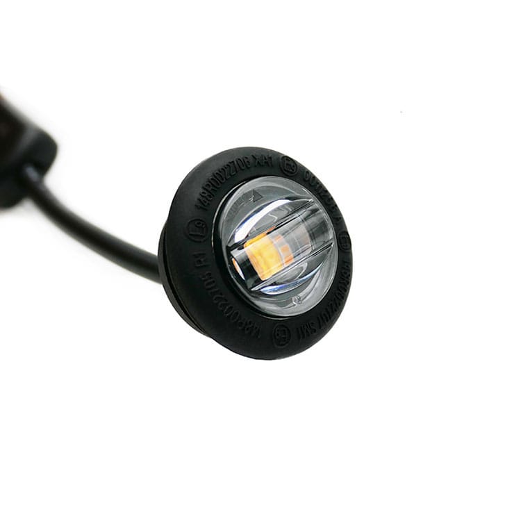 Kako LED večfunkcijski stranski marker izboljša vidljivost na cesti